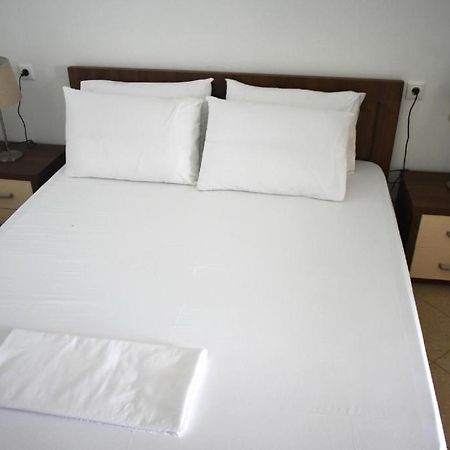 Ionio Rooms II Himare Bagian luar foto