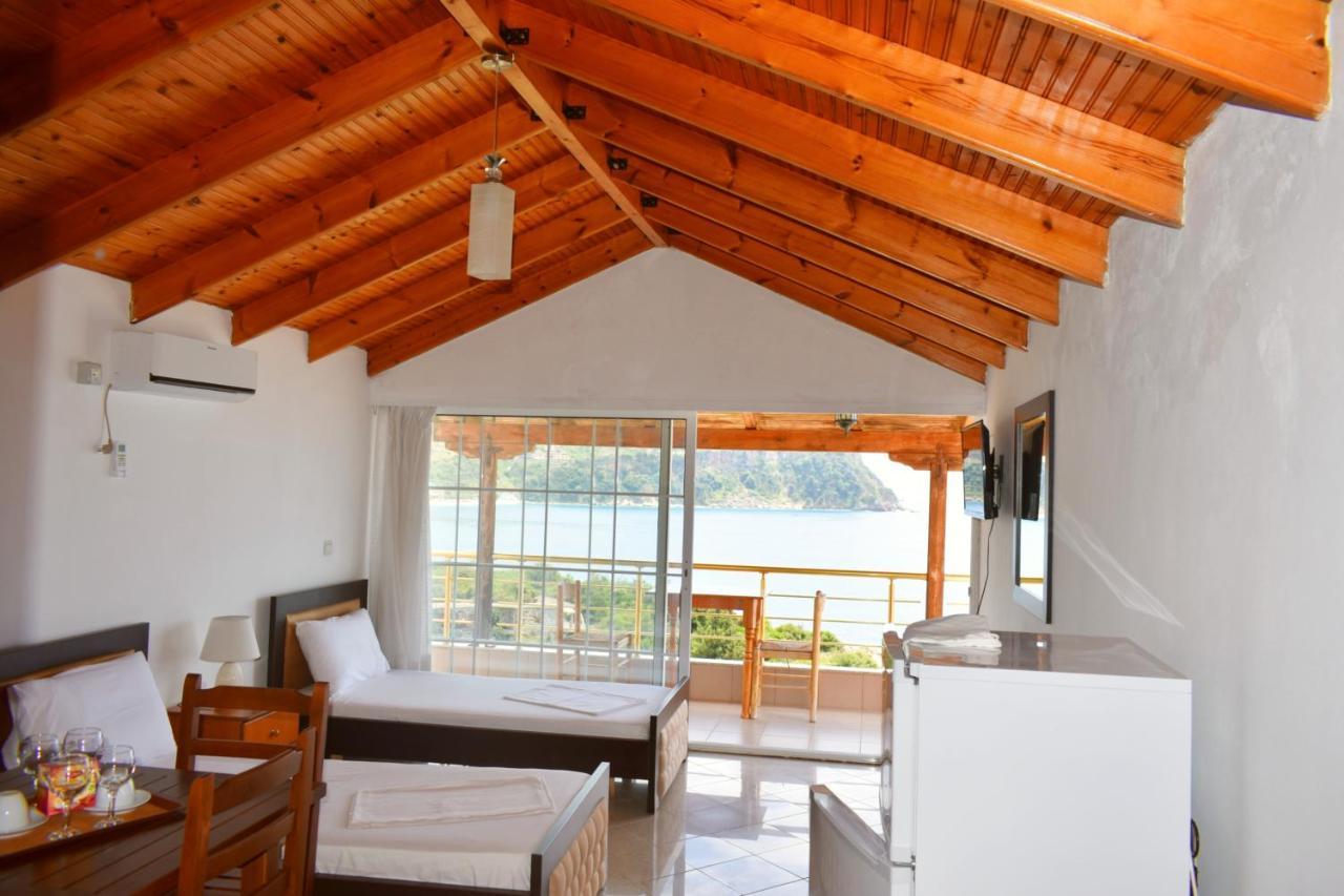Ionio Rooms II Himare Bagian luar foto