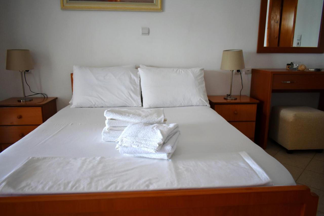 Ionio Rooms II Himare Bagian luar foto