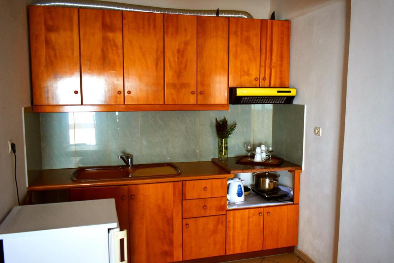 Ionio Rooms II Himare Bagian luar foto