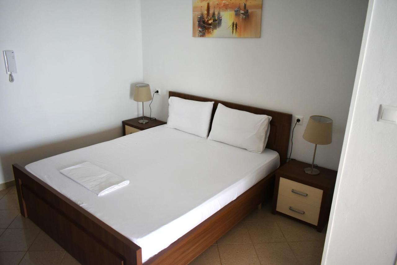 Ionio Rooms II Himare Bagian luar foto