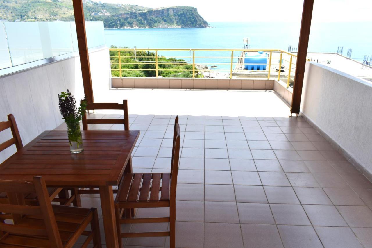 Ionio Rooms II Himare Bagian luar foto