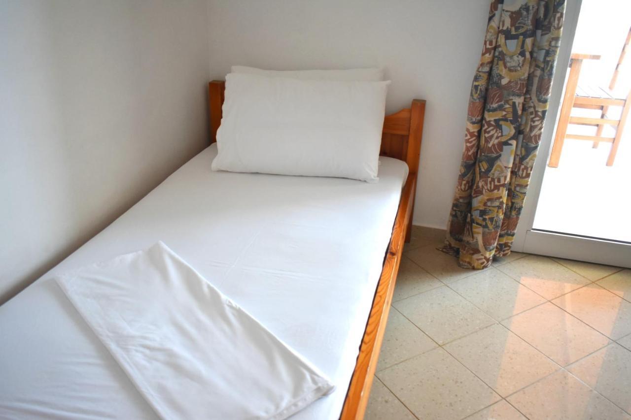 Ionio Rooms II Himare Bagian luar foto