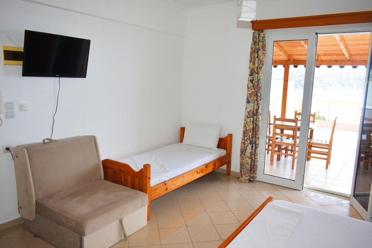 Ionio Rooms II Himare Bagian luar foto
