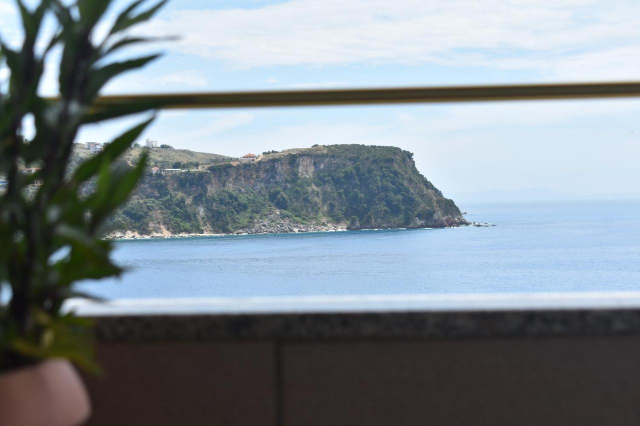 Ionio Rooms II Himare Bagian luar foto