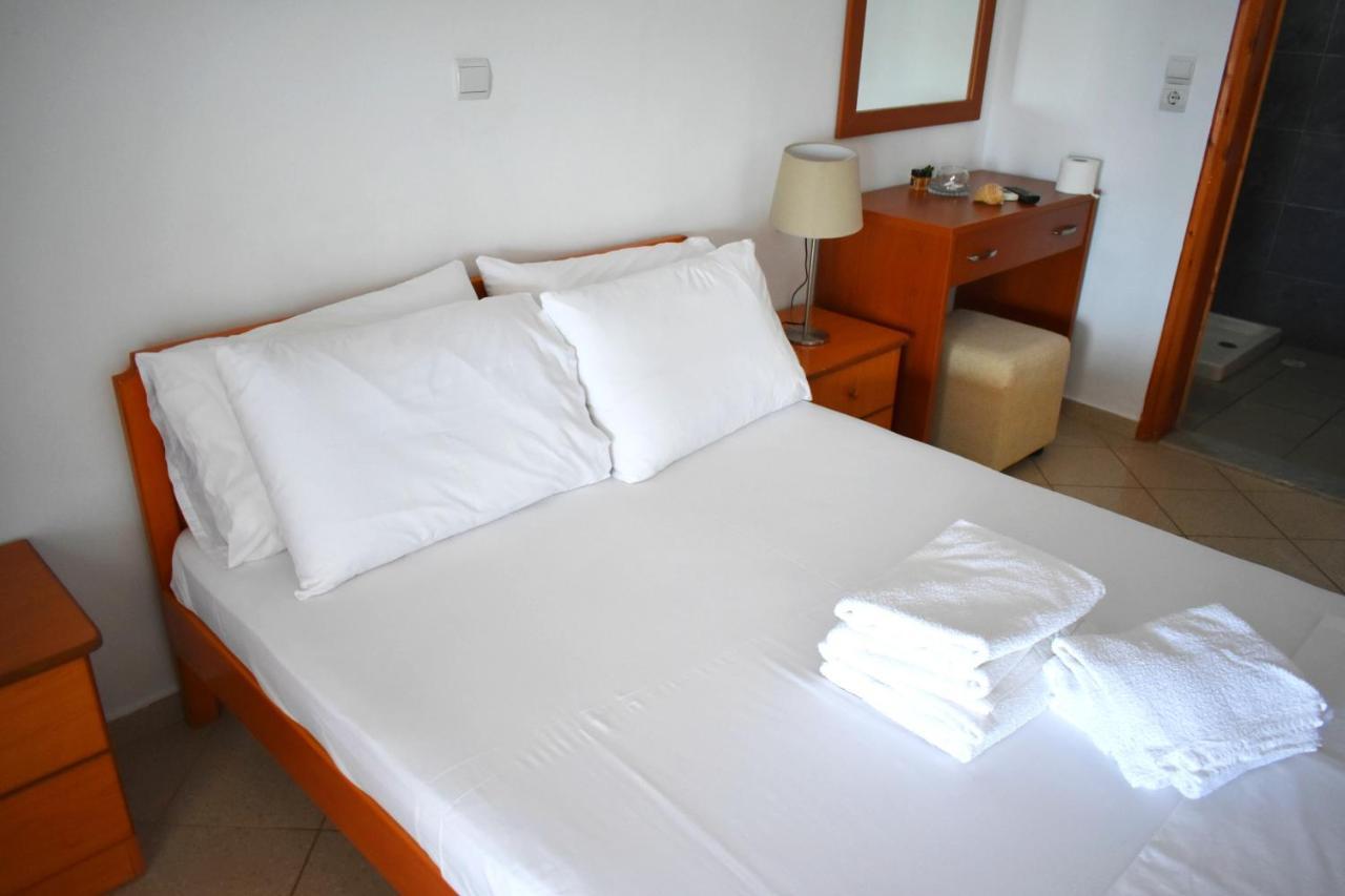 Ionio Rooms II Himare Bagian luar foto