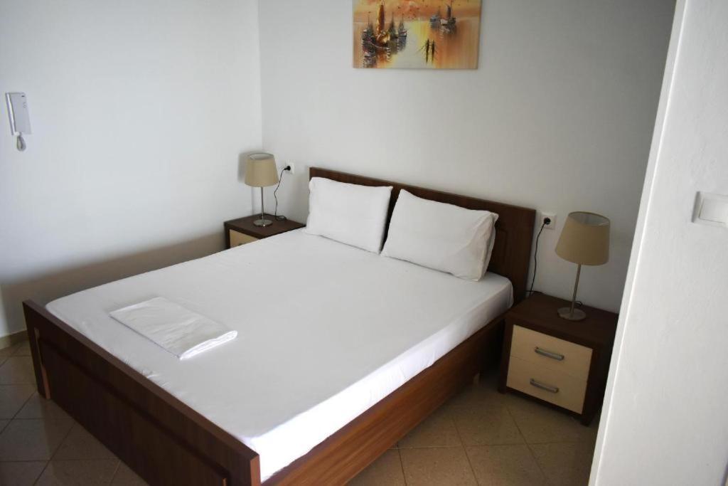 Ionio Rooms II Himare Bagian luar foto