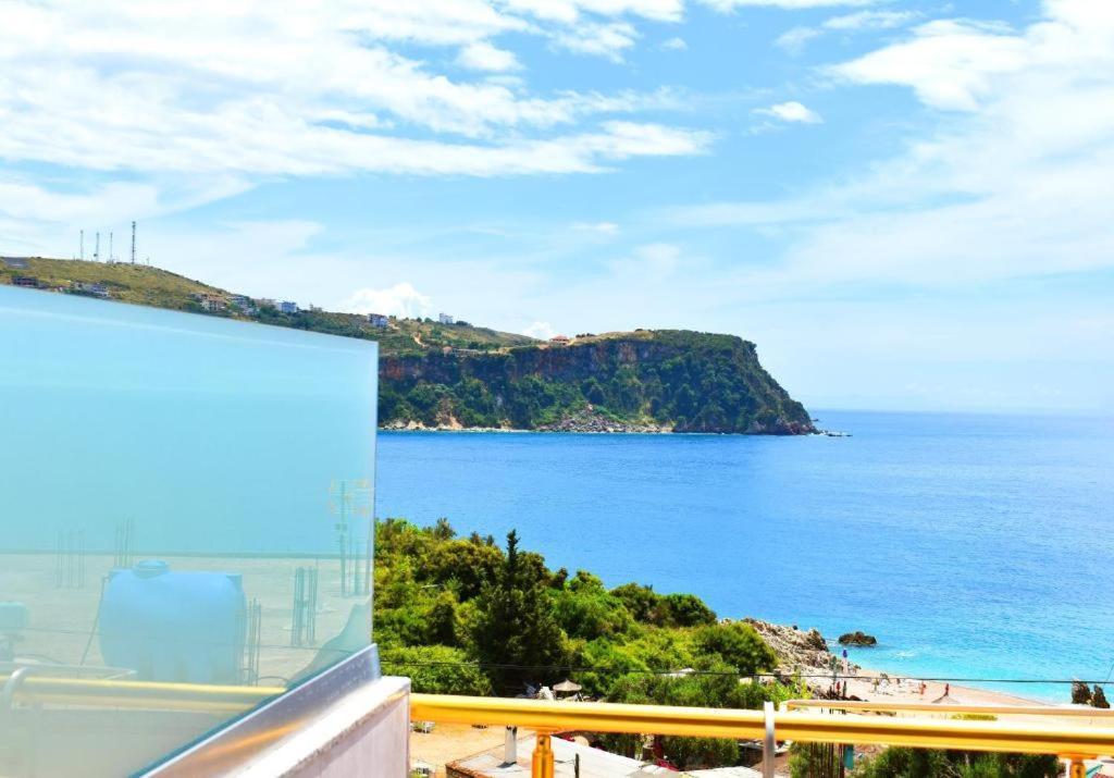 Ionio Rooms II Himare Bagian luar foto